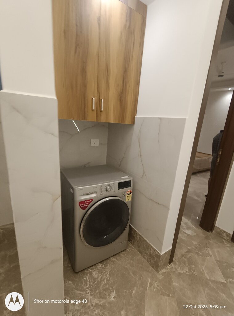 Other, shivalik colony 3 Bedroom 200 Sq.Yd. Builder Floor In Shivalik Colony Delhi 9330084