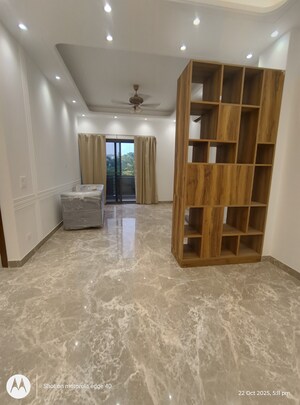 Room in 3 BHK Builder Floor at Shivalik Colony – for Rent