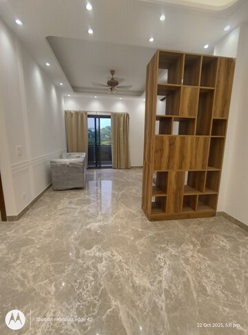 Room in 3 BHK Builder Floor at Shivalik Colony – for Rent