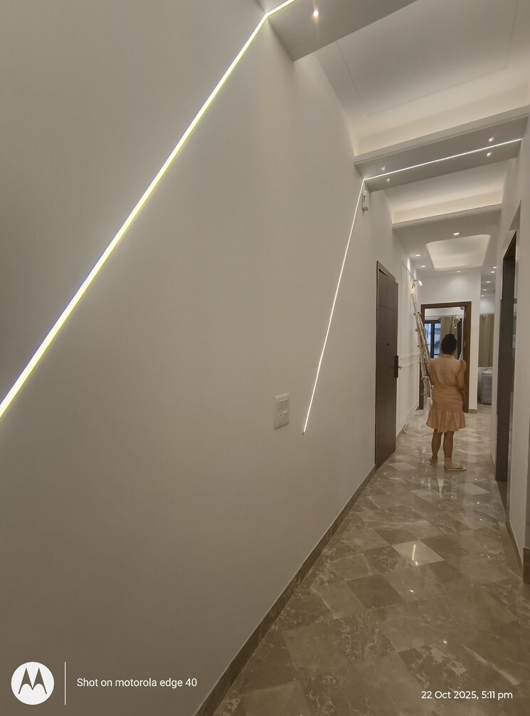 Other, shivalik colony 3 Bedroom 200 Sq.Yd. Builder Floor In Shivalik Colony Delhi 9330084