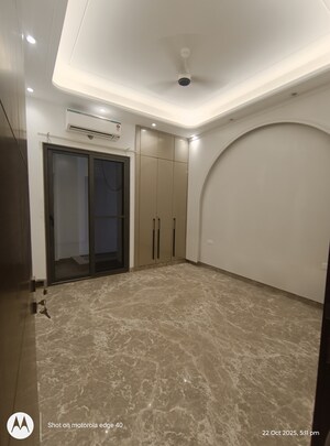 Room in 3 BHK Builder Floor at Shivalik Colony – for Rent