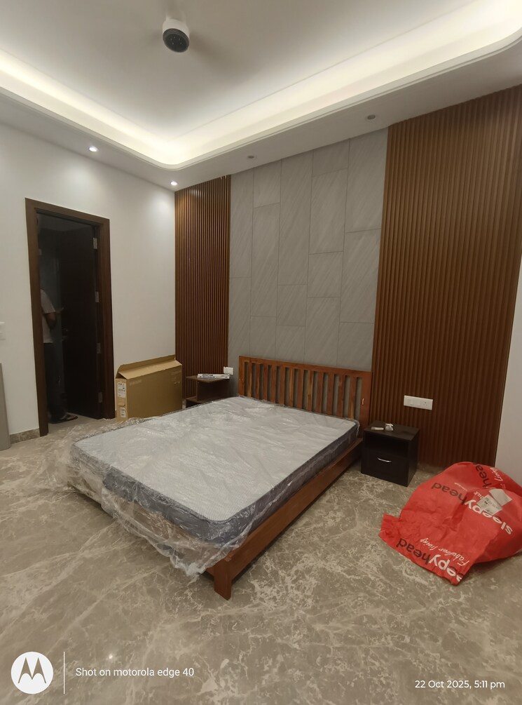 Master Bedroom, shivalik colony 3 Bedroom 200 Sq.Yd. Builder Floor In Shivalik Colony Delhi 9330084