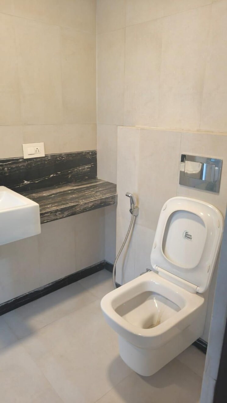 Bathroom, sanghi-residency 4 Bedroom 2200 Sq.Ft. Apartment In Prabhadevi Mumbai 9330083