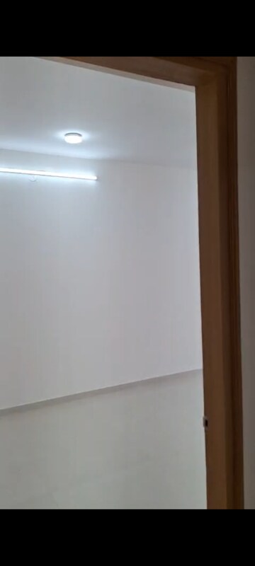 Room in 2.5 BHK Apartment at Kurla East – for Rent