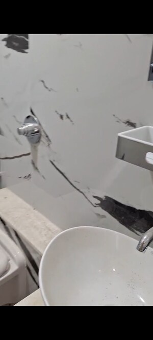 Master Bedroom in 2.5 BHK Apartment at Kurla East – for Rent