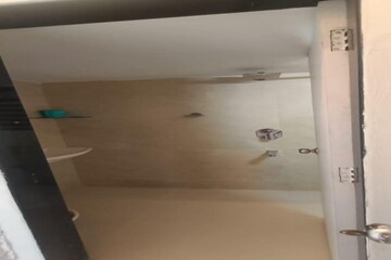 Room in 2 BHK Apartment at Versova View, Andheri West – for Rent