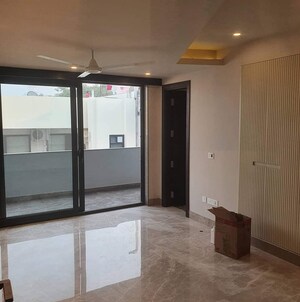Room in 4 BHK Builder Floor at DLF Atria, Dlf Phase ii – for Sale