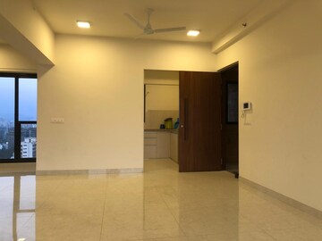 Room in 2 BHK Apartment at Kanakia Hollywood, Versova – for Rent