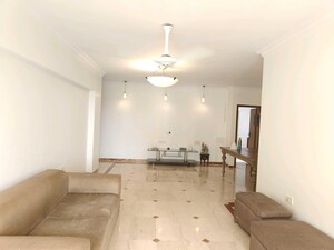 Room in 3 BHK Apartment at Godavari CHS Andheri, Andheri West – for Rent