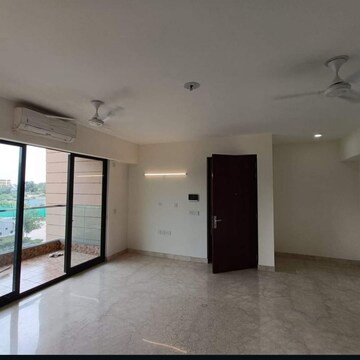 Room in 4 BHK Builder Floor at Adani Samsara Vilasa, Sector 63 – for Sale