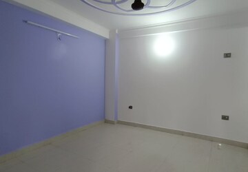 Room in 2 BHK Apartment at Sunshine Apartments Sector 73, Sector 73 – for Sale