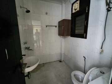 Master Bedroom in 3 BHK Builder Floor at Tanvi villa, Sector 45 – for Rent