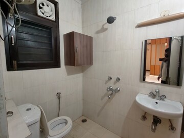 Bathroom in 3 BHK Builder Floor at Tanvi villa, Sector 45 – for Rent