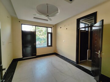 Room in 3 BHK Builder Floor at Tanvi villa, Sector 45 – for Rent