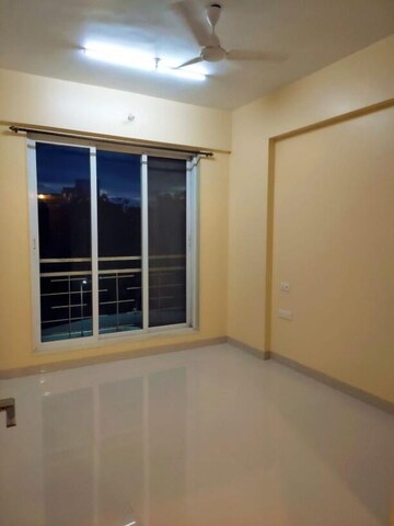 Room in 2 BHK Apartment at Seven Bungalow, Andheri West – for Rent