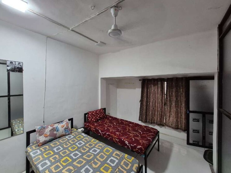 Room, goregaon west Pg For Boys & Girls In Goregaon West 9330170