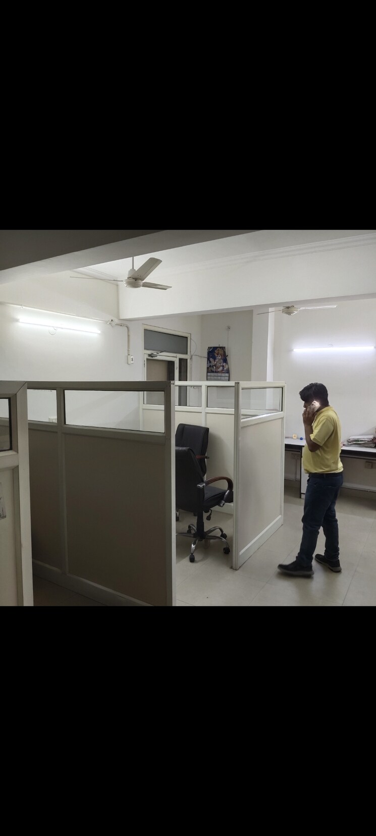  Parking, paschim vihar Commercial Office Space 1200 Sq.Ft. In Paschim Vihar Delhi 9330176