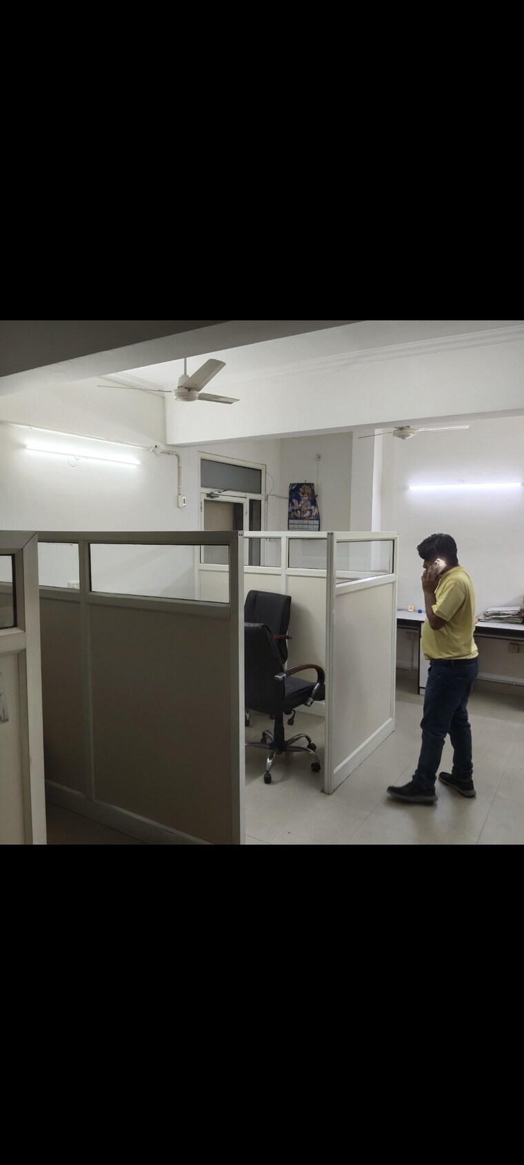  Parking, paschim vihar Commercial Office Space 1200 Sq.Ft. In Paschim Vihar Delhi 9330176