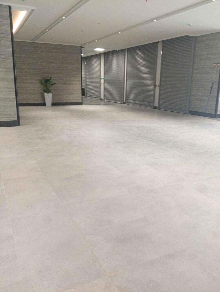 Room, shree-tirupati-stg-signature-residency Commercial Showroom 5000 Sq.Ft. In Patlipada Thane 9330181