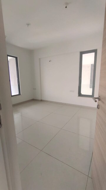Room in 3 BHK Apartment at Kalpataru Jade Residences, Baner – for Rent