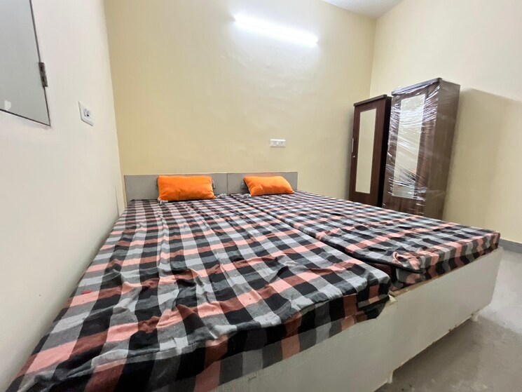 Bedroom, nagla nagli Pg For Boys & Girls In Nagla Nagli 9330197