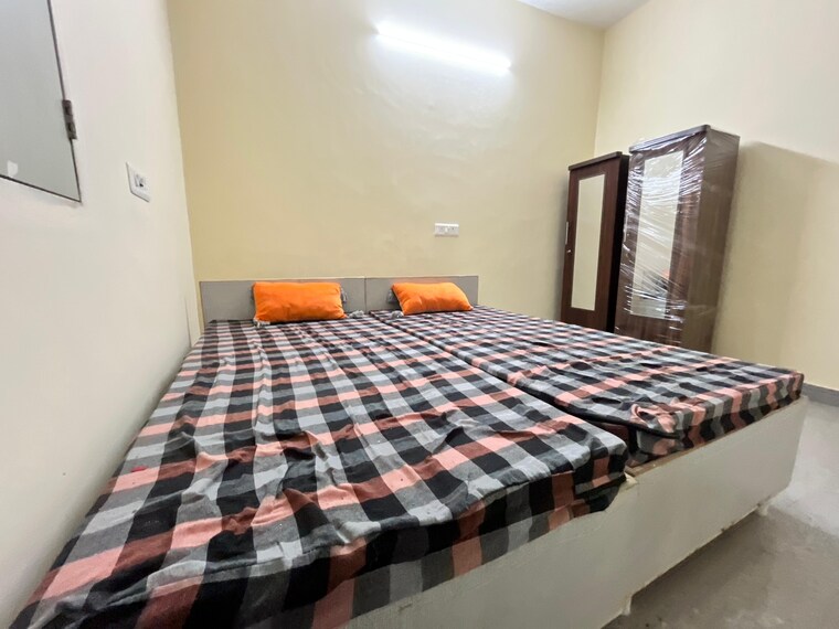 Bedroom, nagla nagli Pg For Boys & Girls In Nagla Nagli 9330197