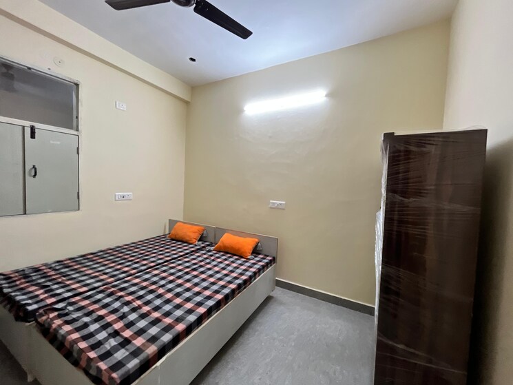 Bedroom, nagla nagli Pg For Boys & Girls In Nagla Nagli 9330197