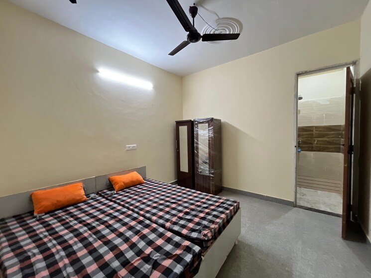 Bedroom, nagla nagli Pg For Boys & Girls In Nagla Nagli 9330197