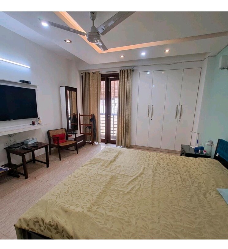 Bedroom, sukhdev vihar 4 Bedroom 2700 Sq.Ft. Builder Floor In Sukhdev Vihar Delhi 9330222