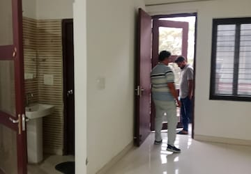 Room in 2 BHK Builder Floor at Sector 25 – for Rent