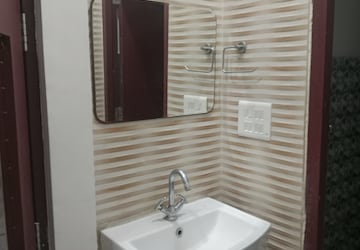 Bathroom in 2 BHK Builder Floor at Sector 25 – for Rent