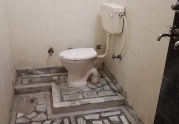 Bathroom in 2 BHK Builder Floor at Sector 25 – for Rent