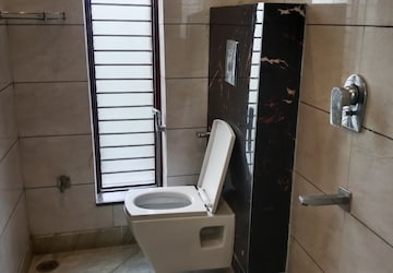 Bathroom in 2 BHK Builder Floor at Sector 25 – for Rent
