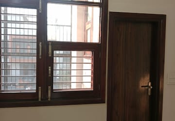 Room in 2 BHK Builder Floor at Sector 25 – for Rent