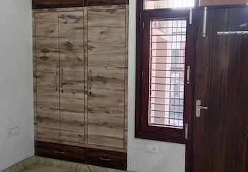 Room in 2 BHK Builder Floor at Sector 25 – for Rent