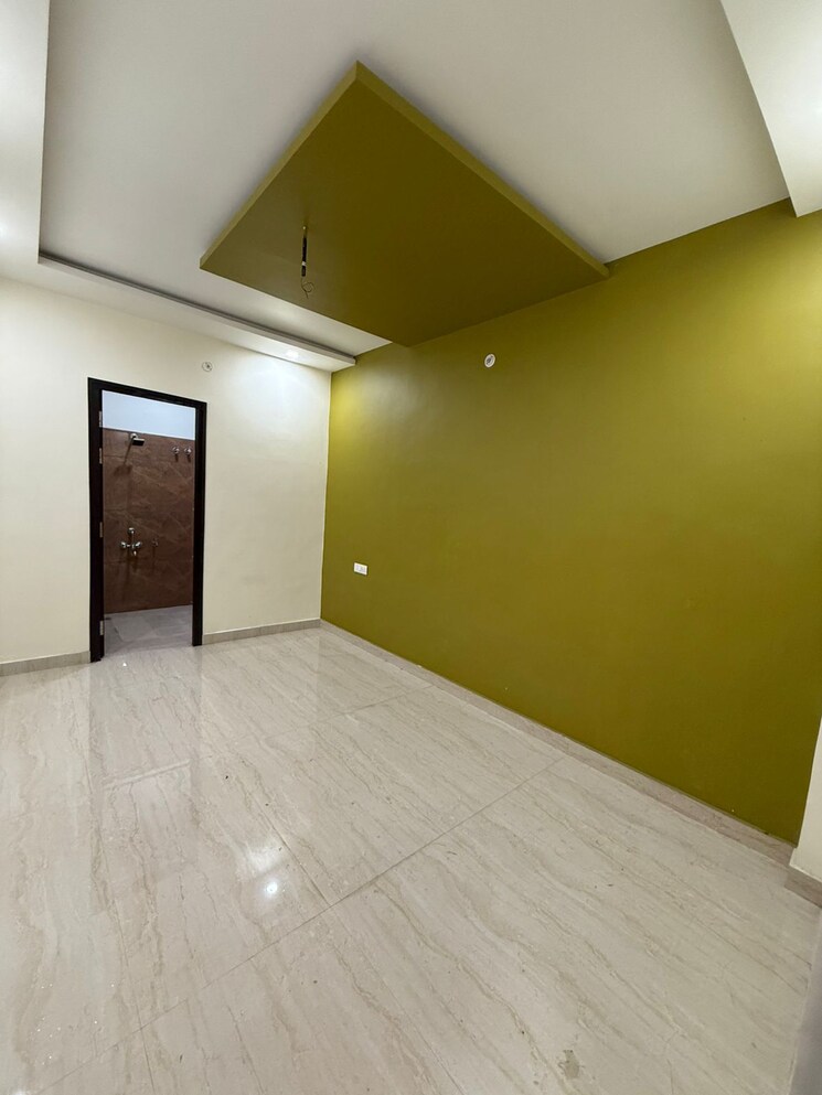 Room, gomti nagar 3 Bedroom 1500 Sq.Ft. Villa In Gomti Nagar Lucknow 9330272