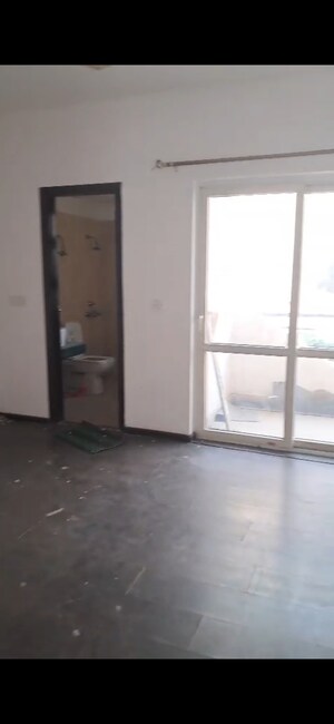 Room in 3 BHK Builder Floor at BPTP District, Sector 81 – for Rent