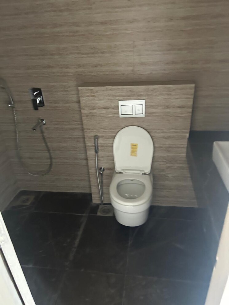 Bathroom, rajesh-raj-infinia 4 Bedroom 1563 Sq.Ft. Apartment In Malad West Mumbai 9330340