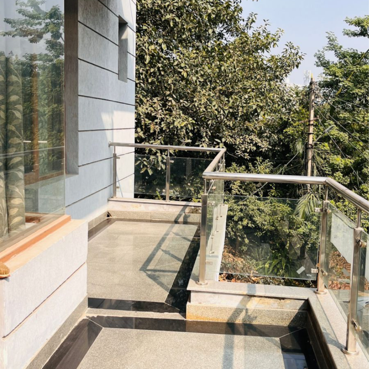 Balcony, sector 39 Pg For Boys In Sector 39 9330344