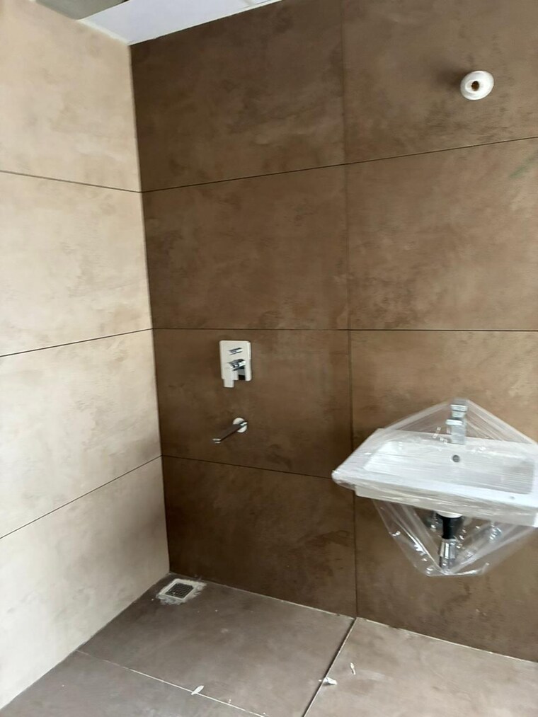Bathroom, hallmark-treasor 3 Bedroom 2040 Sq.Ft. Apartment In Narsingi Hyderabad 9330380