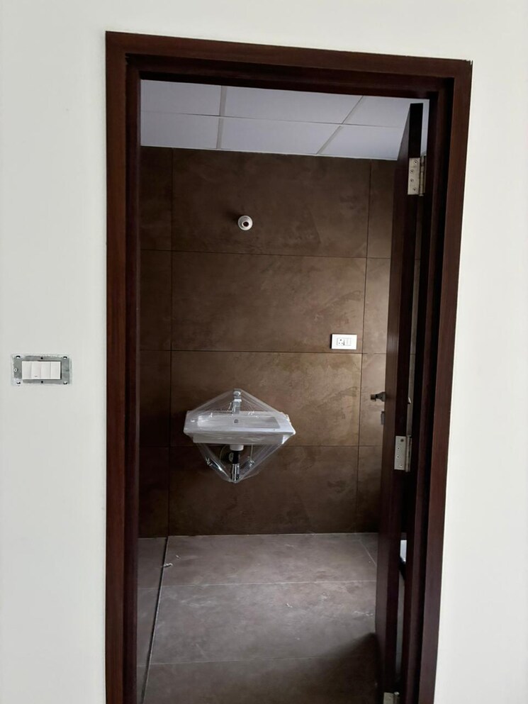 Bathroom, hallmark-treasor 3 Bedroom 2040 Sq.Ft. Apartment In Narsingi Hyderabad 9330380