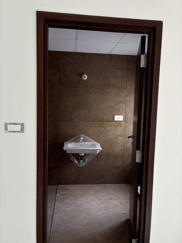 Bathroom, hallmark-treasor 3 Bedroom 2040 Sq.Ft. Apartment In Narsingi Hyderabad 9330380
