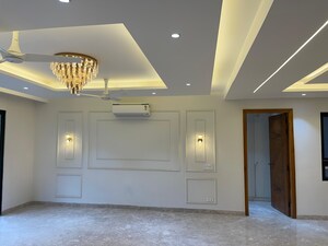 Room in 4 BHK Apartment at Sector 45 – for Sale