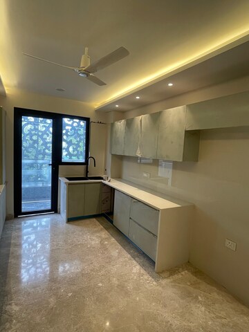 Room in 4 BHK Apartment at Sector 45 – for Sale