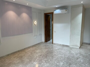 Room in 4 BHK Apartment at Sector 45 – for Sale