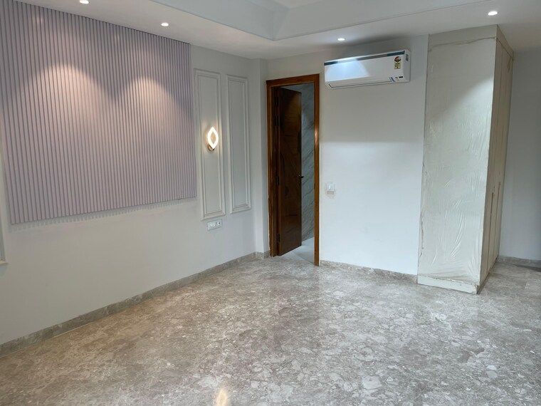 Room, sector 45 4 Bedroom 342 Sq.Yd. Apartment In Sector 45 Gurgaon 9330394