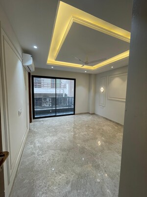 Room in 4 BHK Apartment at Sector 45 – for Sale