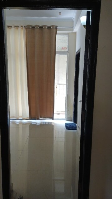 Room in 1 RK Apartment at Amrapali Dream Valley, Tech Zone 4 Greater Noida – for Rent