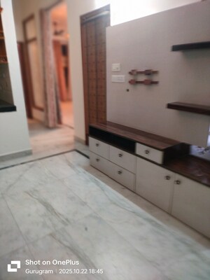 Living Room in 2.5 BHK Builder Floor at Sector 31 – for Rent