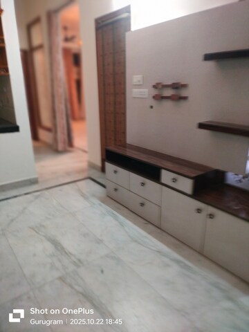 Living Room in 2.5 BHK Builder Floor at Sector 31 – for Rent